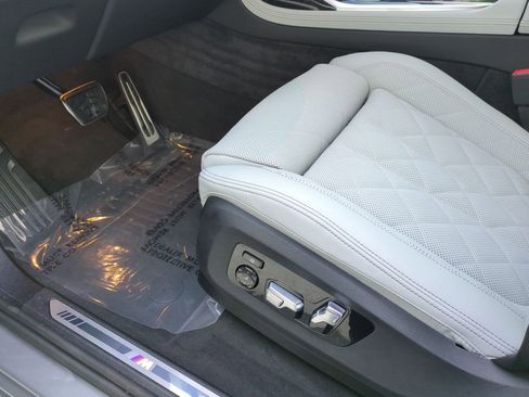 Used 2026 BMW X7 xDrive40i w/ M Sport Package AWD/4WD image 17
