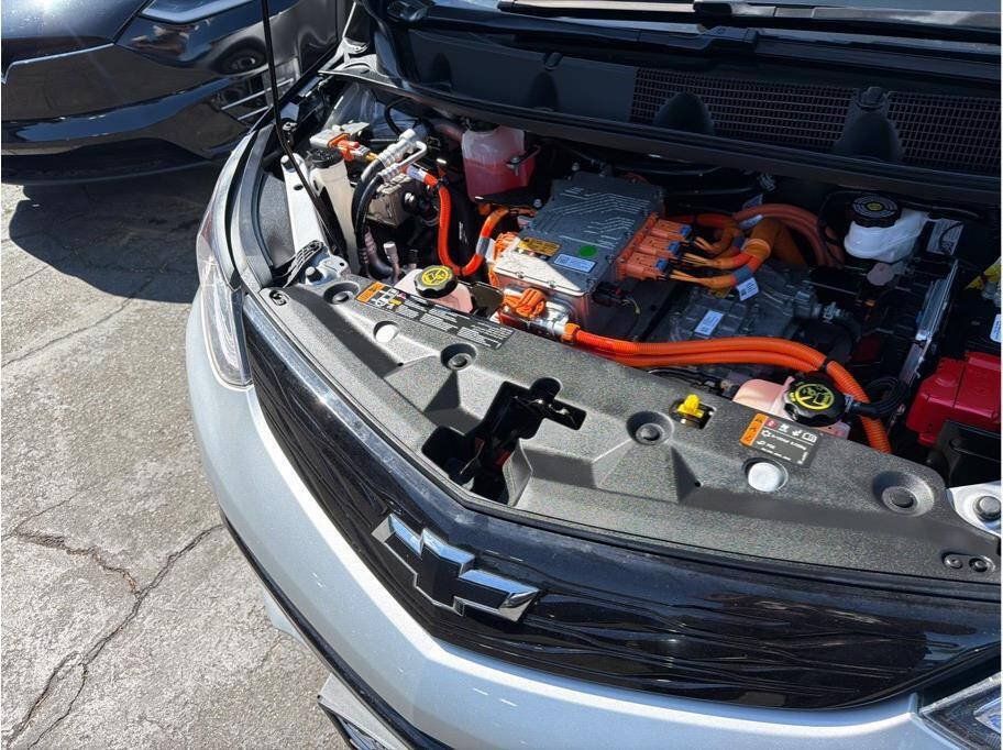 Used 2020 Chevrolet Bolt Premier w/ Infotainment Package FWD image 32