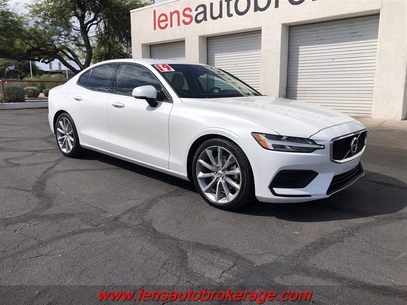 Used 2019 Volvo S60 T5 Momentum w/ Premium Package FWD image 2
