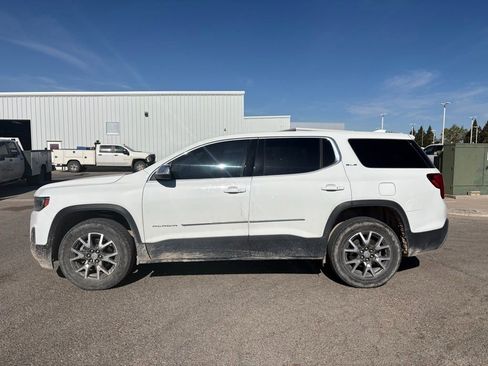 Used 2023 GMC Acadia SLE w/ LPO, Bright Accent Package FWD image 2