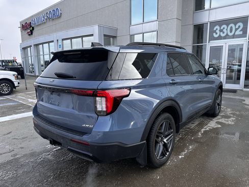 Used 2025 Ford Explorer ST-Line w/ Premium Package image 4