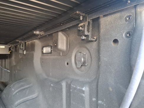Used 2019 Nissan Titan SL w/ Midnight Edition AWD/4WD image 5