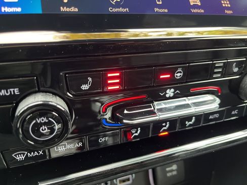 New 2025 Jeep Grand Cherokee L Limited w/ Black Appearance Package image 5