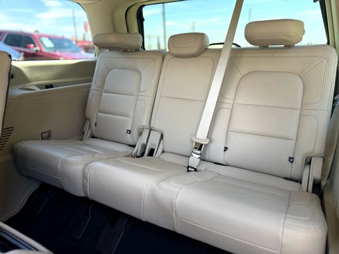 Used 2021 Lincoln Navigator Reserve image 12