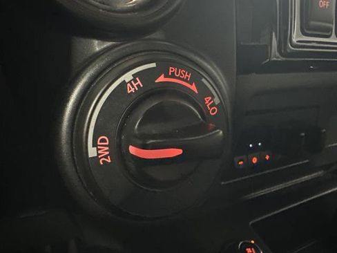 Used 2021 Nissan Titan PRO-4X w/ Pro-4x Convenience Package image 30