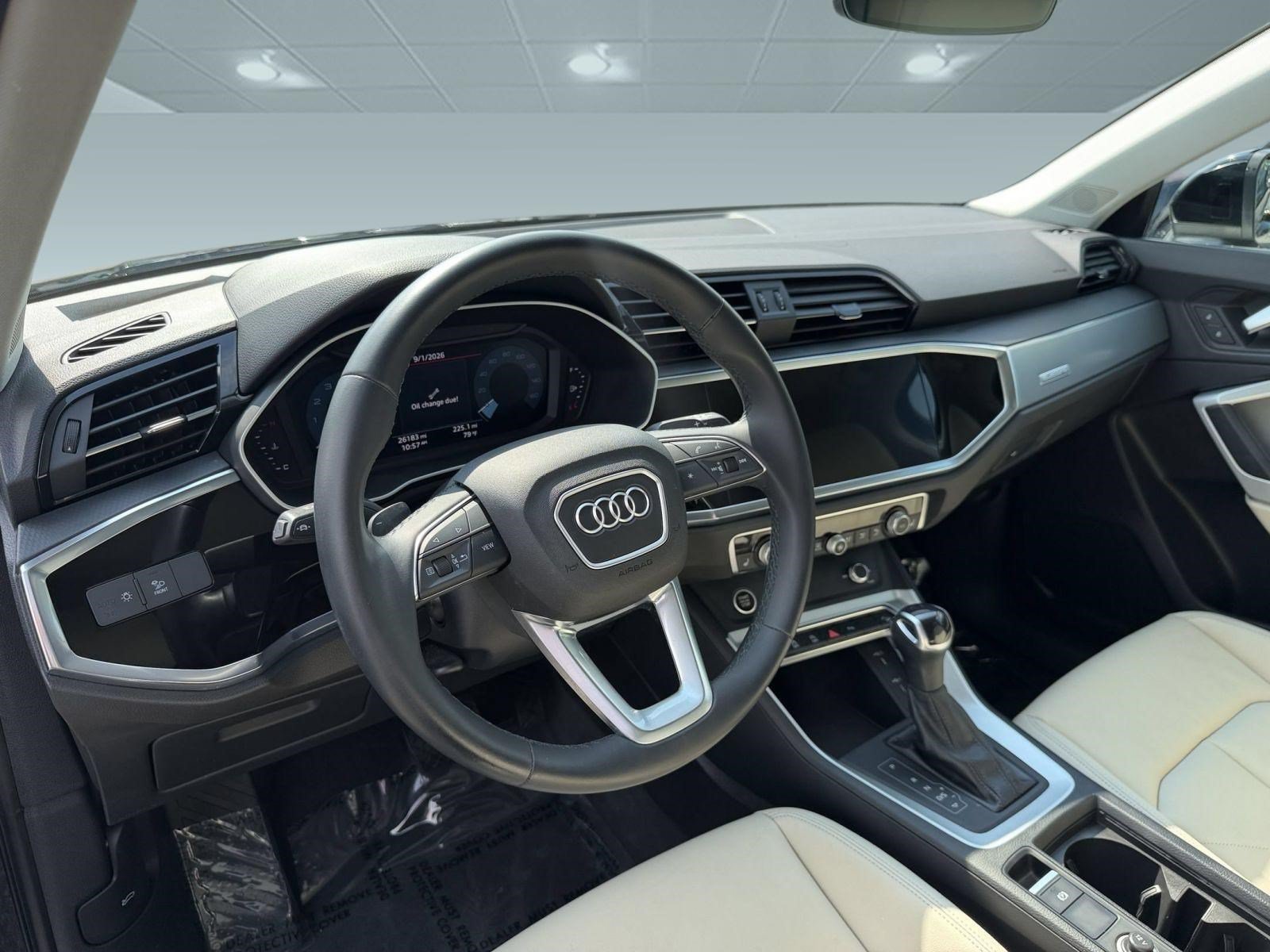 Used 2023 Audi Q3 2.0T Premium w/ Convenience Package AWD/4WD image 4