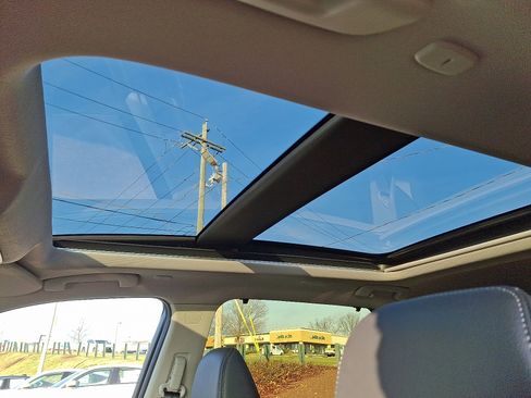 Used 2024 Nissan Rogue SL w/ SL Premium Package image 14