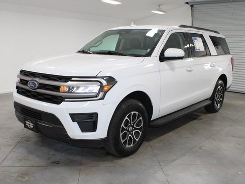 Certified 2024 Ford Expedition Max XLT image 4