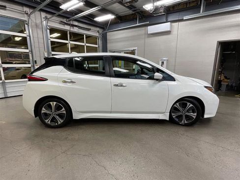 Used 2020 Nissan Leaf SV w/ SV Technology Package image 6