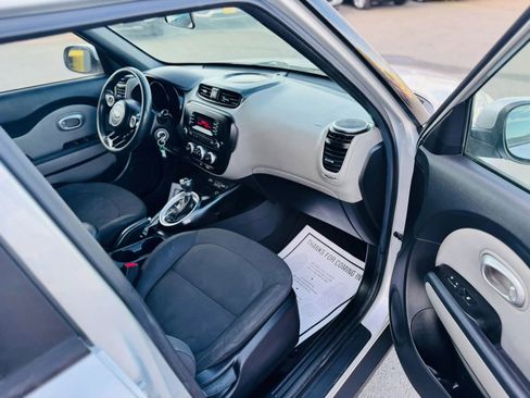 Used 2014 Kia Soul FWD image 12
