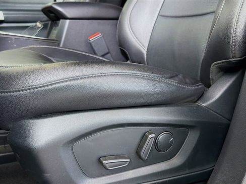 Used 2022 Ford Explorer Limited w/ Equipment Group 301A image 23