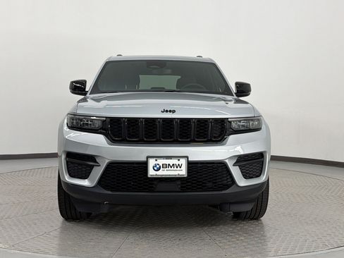 Used 2023 Jeep Grand Cherokee Altitude AWD/4WD image 6