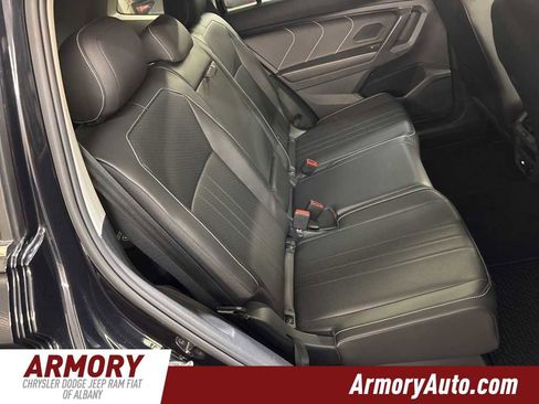 Used 2022 Volkswagen Tiguan SE image 33