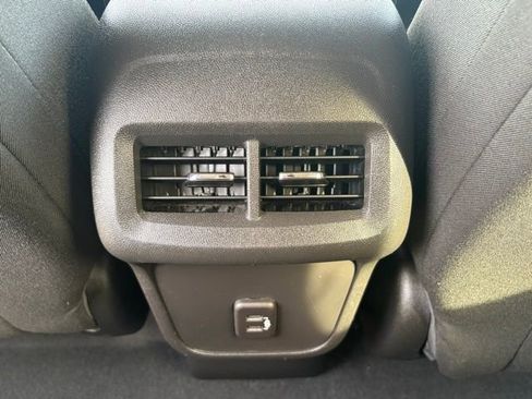 Used 2023 Chevrolet Equinox LT image 23