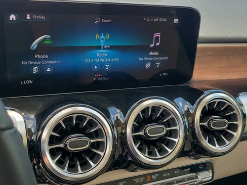 Used 2023 Mercedes-Benz GLB 250 image 27