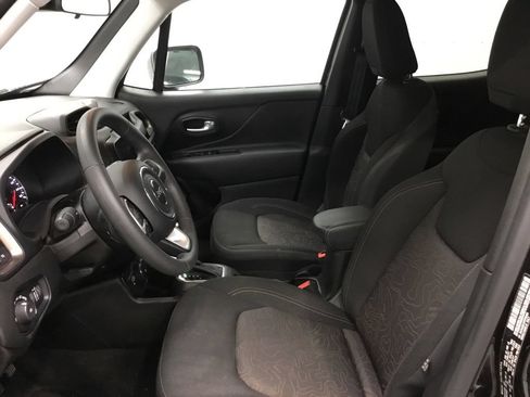 Used 2023 Jeep Renegade Latitude AWD/4WD image 10