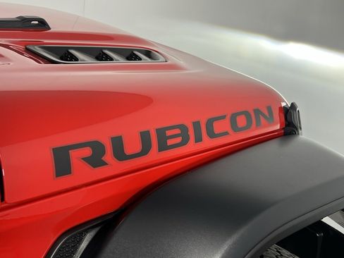 Certified 2024 Jeep Gladiator Rubicon w/ Technology Group image 33