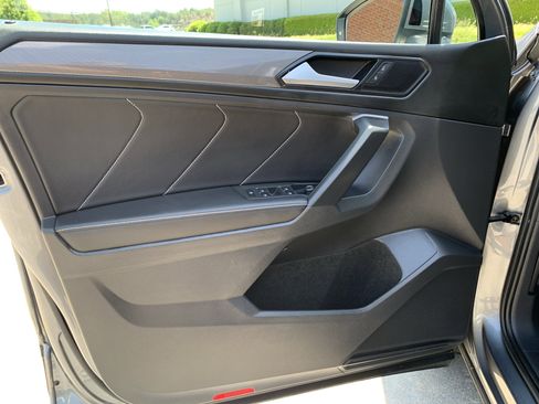 Used 2023 Volkswagen Tiguan SE FWD image 10