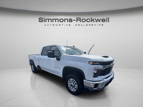 Used 2026 Chevrolet Silverado 2500 LT AWD/4WD image 2