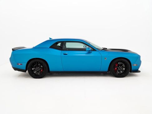 Used 2016 Dodge Challenger SRT Hellcat RWD image 2