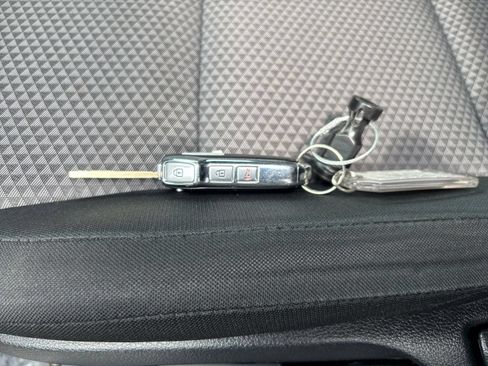 Used 2025 Kia Soul LX w/ LX Technology Package FWD image 15