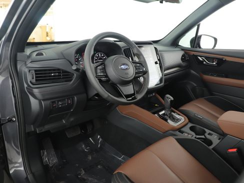 Used 2025 Subaru Forester Touring image 8