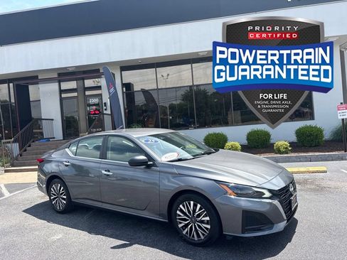 Used 2025 Nissan Altima 2.5 SV FWD image 1