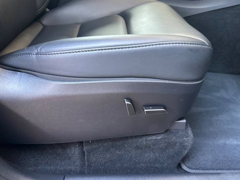 Used 2023 Tesla Model Y Long Range AWD/4WD image 23