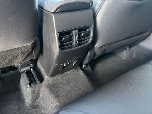 Used 2025 Toyota Corolla Cross LE image 24