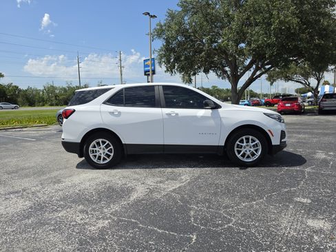 Certified 2024 Chevrolet Equinox LS FWD image 3