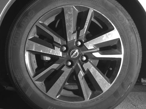 Used 2025 Nissan Versa SV image 12