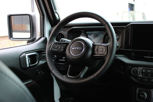 Used 2025 Jeep Wrangler Unlimited Rubicon AWD/4WD image 48