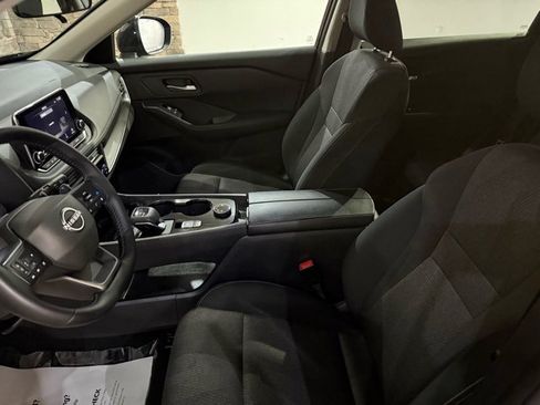 Certified 2025 Nissan Rogue SV image 10