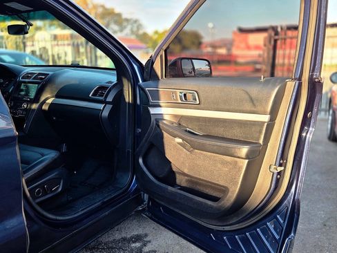 Used 2016 Ford Explorer XLT w/ Equipment Group 202A FWD image 37