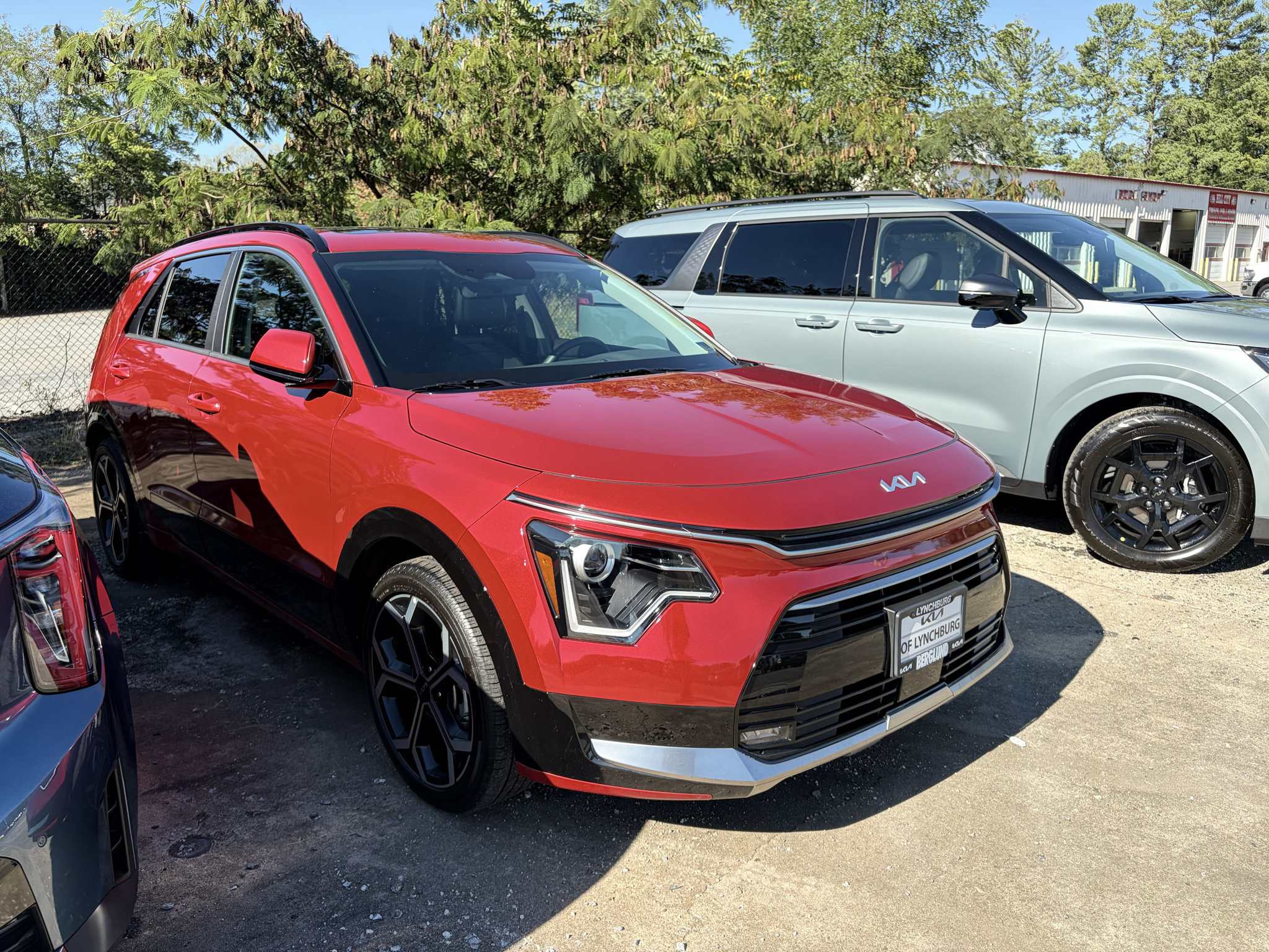 Used 2025 Kia Niro EX Touring FWD image 2