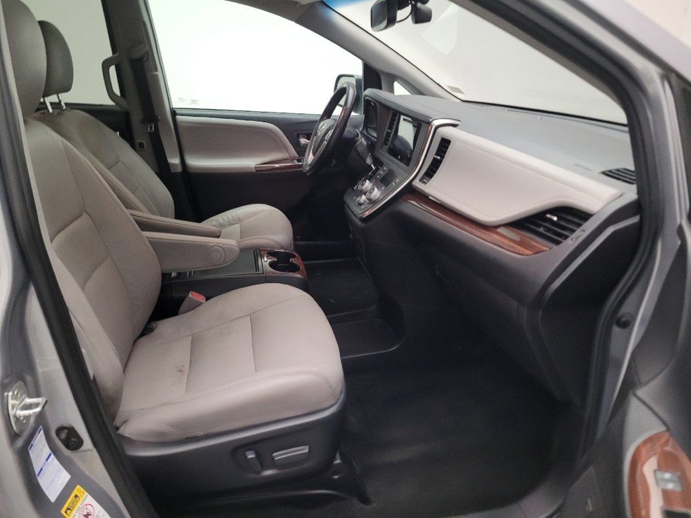 Used 2017 Toyota Sienna AWD image 21