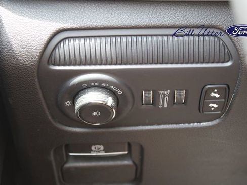 Used 2024 Jeep Wagoneer L Series II RWD image 21