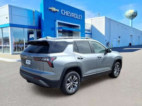 Used 2025 Chevrolet Equinox LT w/ Convenience Package II AWD/4WD image 3