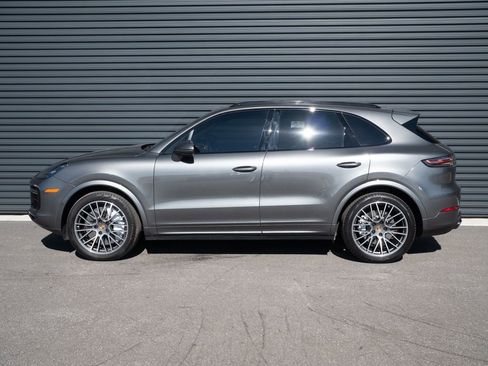 Certified 2023 Porsche Cayenne Turbo AWD/4WD image 2