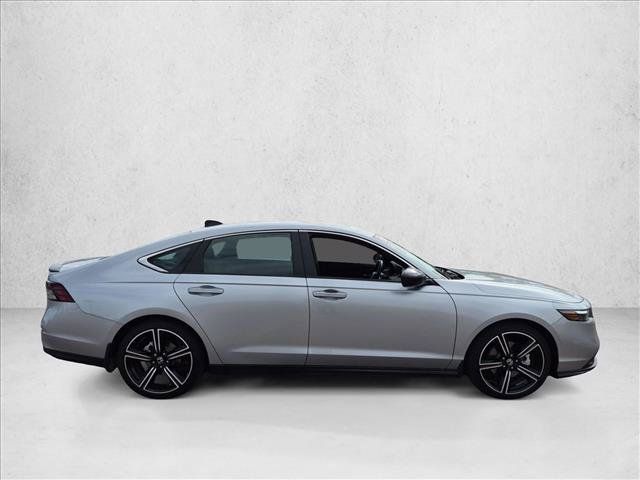 Used 2025 Honda Accord Sport image 4