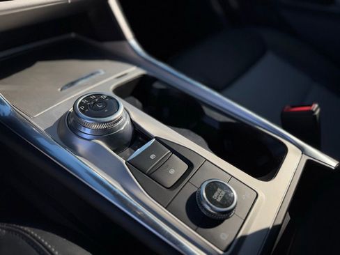 Used 2022 Ford Explorer XLT w/ Equipment Group 202A image 21