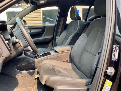 Used 2022 Volvo XC40 P8 Recharge Plus AWD/4WD image 8