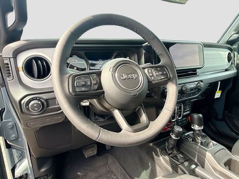 Used 2026 Jeep Gladiator Sport AWD/4WD image 12