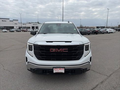 Used 2024 GMC Sierra 1500 Pro w/ Pro Value Package image 9