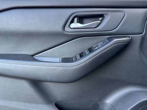 Certified 2024 Nissan Rogue SV image 11