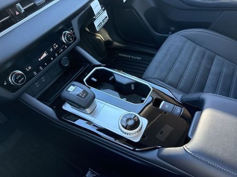 New 2026 Mitsubishi Outlander SE image 18