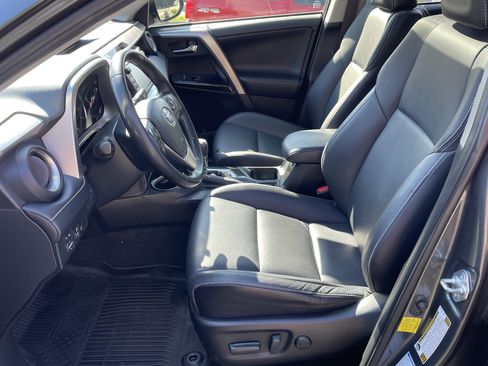 Used 2018 Toyota RAV4 Limited w/ Advanced Technology Package AWD/4WD image 10