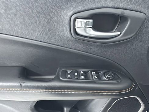 Used 2018 Jeep Compass Latitude w/ Popular Equipment Group image 19