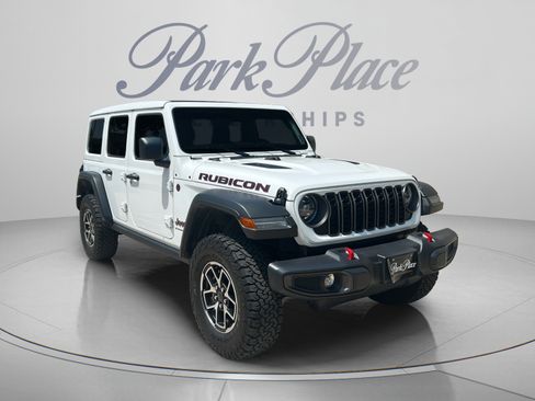Used 2025 Jeep Wrangler Unlimited Rubicon w/ Convenience Group AWD/4WD image 7