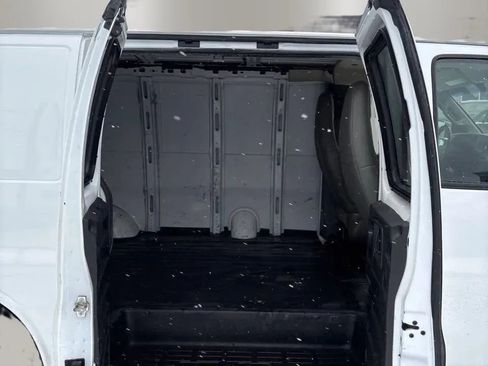 Used 2021 Chevrolet Express 2500 w/ Driver Convenience Package RWD image 5
